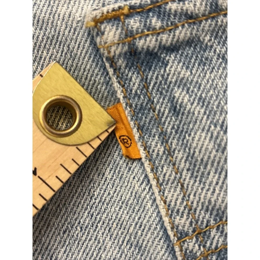 Vintage Levi's Men's 90's Denim Shorts Size 42 Light Wash 1995 550 Relaxed Fit